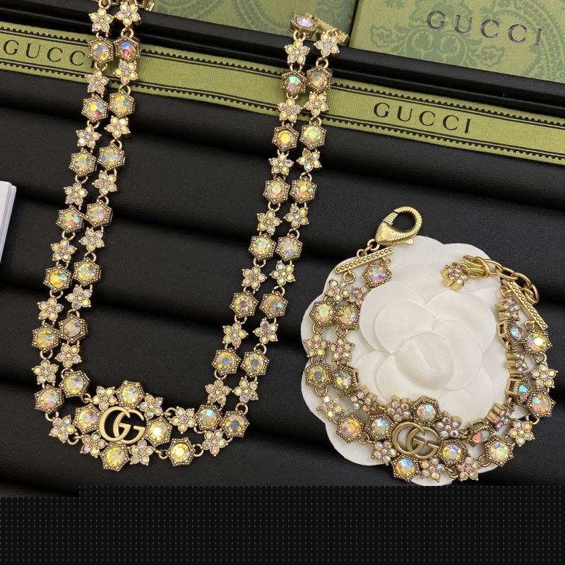 G*u*i necklaces